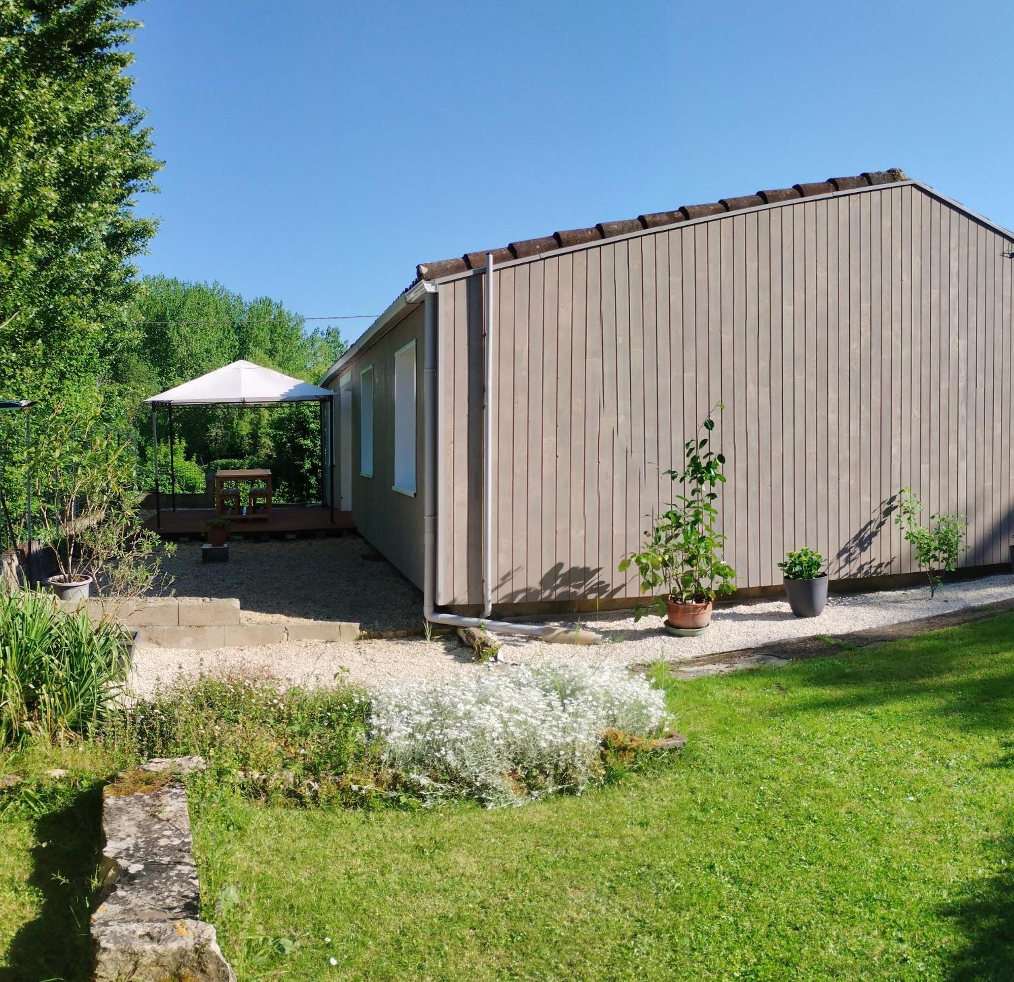 Gite Le Vieux Moulin Sansais Екстер'єр фото